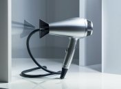 Фен может стать верным помощником в быту (изображение создано с помощью ИИ)