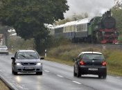 В Румынии столкнулись поезд и микроавтобус, есть погибшие и раненые