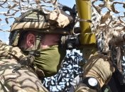 Украинский военный на позиции