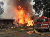 В Калифорнии на дома упал самолет: есть жертвы