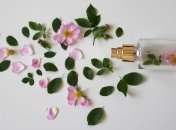 Медики рассказали, почему парфюм может вызывать головную боль 