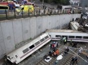 В Испании поезд сошел с рельсов: число жертв стремительно растет 