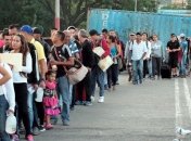 На границе Венесуэлы и Колумбии образовались огромные очереди