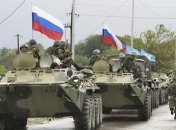 РФ продовжує стягувати війська до українських кордонів