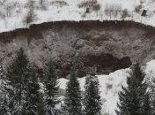 На Урале из-за обвала шахты образовалась гигантская дыра