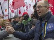 Яценюк настаивает на отставке Януковича и Азарова 