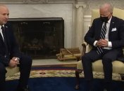 В сети разгорелась дискуссия по поводу того, уснул ли Байден на встрече с Беннетом