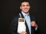 Украинский гигант Выхрист забил соперника в первом раунде (Видео)