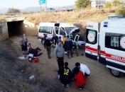 В Турции автобус с украинскими туристами столкнулся с трактором (Фото)