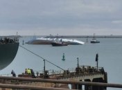 В Румынии перевернулось грузовое судно (Видео)