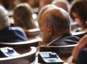 В Болгарии депутатов оштрафовали за то, что они находились в парламенте без масок 