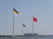 Так выглядит шизофрения: в Петербурге одновременно вывесили имперский, российский и советский флаги