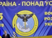 Порошенко: Военные других стран изучают опыт украинской разведки