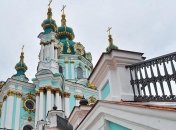 Полуголые девушки устроили съемку у стен церкви в Киеве (видео)