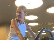 "Отличная возможность быть вместе": Катя Осадчая позанималась йогой с сыном (Фото)