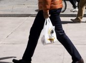 У Нью-Йорку заборонили продавати пластикові пакети