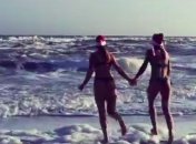 Полуголые девушки и серфинг: как в Одессе ждут Нового года (фото и видео)