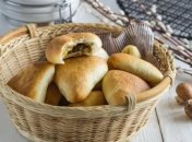 Печені пиріжки з картоплею та печерицями — простий рецепт