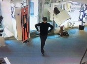 В США мужчина испортил картину за три миллиона долларов (Видео)