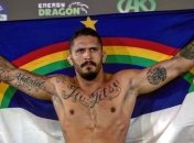 Лицом в канвас: бразильский боец ММА брутально нокаутировал соперника (видео)