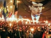 В Киеве проходит шествие в честь дня рождения Бандеры (Онлайн)
