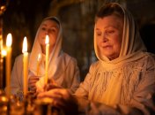 Верующие в церкви на праздник