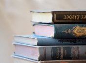 Евакуйовані іноземці просять передати їм книжки англійською та іспанською