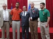 Олланд наградил иностранцев, обезвредивших террориста в поезде