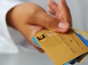 Как безопасно хранить деньги на банковской карте (видео)