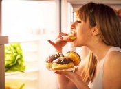 Почему мозг заставляет нас переедать: неожиданная причина