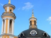 Курившие и задувавшие свечи в церкви па Пасху киевлянки извинились после скандала (видео)