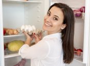 Что делать, чтобы в холодильнике не пахло