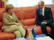 О чем говорили Меркель и Яценюк?