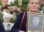 На парад 9 мая в оккупированном Донецке принесли портрет дедушки Зеленского (видео)