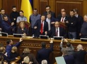 Военное положение будет введено завтра с выходом газеты "Голос Украины"