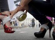 Кому нельзя носить обувь на высоком каблуке?