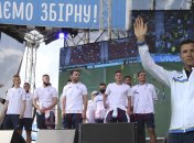 Сотни фанатов встретили сборную Украины в "Борисполе": эксклюзивный фото- видеорепортаж