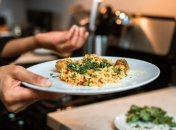 Как приготовить испанскую паэлью: победитель "Мастер Шеф" Евгений Клопотенко поделился рецептом (видео) 