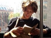 Ум и красота: горячие парни за чтением набирают популярность (Фото)