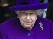 Как всегда яркая: Елизавета II продемонстрировала монохромный фиолетовый образ