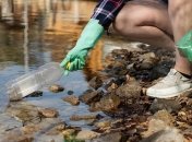 Представлено плавучее устройство для очистки рек от пластика