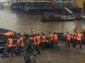 С затонувшего в Китае теплохода спасены первые 13 людей