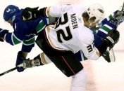 НХЛ. Победа Торонто, девять шайб для Ванкувера