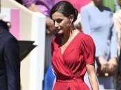 Total-red look: яркий летний образ от королевы Летиции