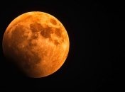 Планетологи в шоке: Луна покрывается ржавчиной