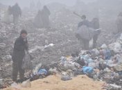 На свалке под Львовом продолжается пожар