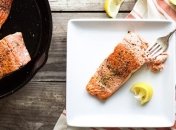 Как вкусно приготовить лосось в духовке и на сковороде: рецепты с фото