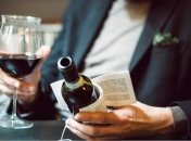 Недавно появилось вино с книгами на бутылках