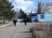 Сотрудники ДФС ходят на работу под контролем ВСУ 