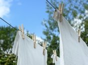 Сохранить цвет при стирке поможет обычный уксус